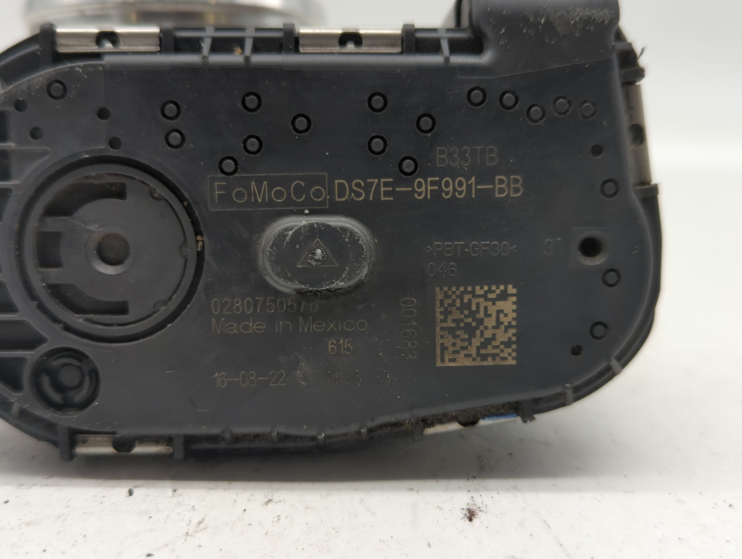 2014-2018 Ford Focus Throttle Body P/N:DS7E-9F991-BB Fits Fits 2014 2015 2016 2017 2018 2019 OEM Used Auto Parts - Oemusedau