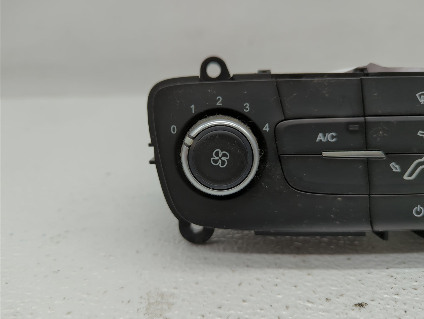 2015-2018 Ford Focus Climate Control Module Temperature AC/Heater Replacement P/N:F1ET-19980-JG F1ET-19980-LJ Fits OEM Used 