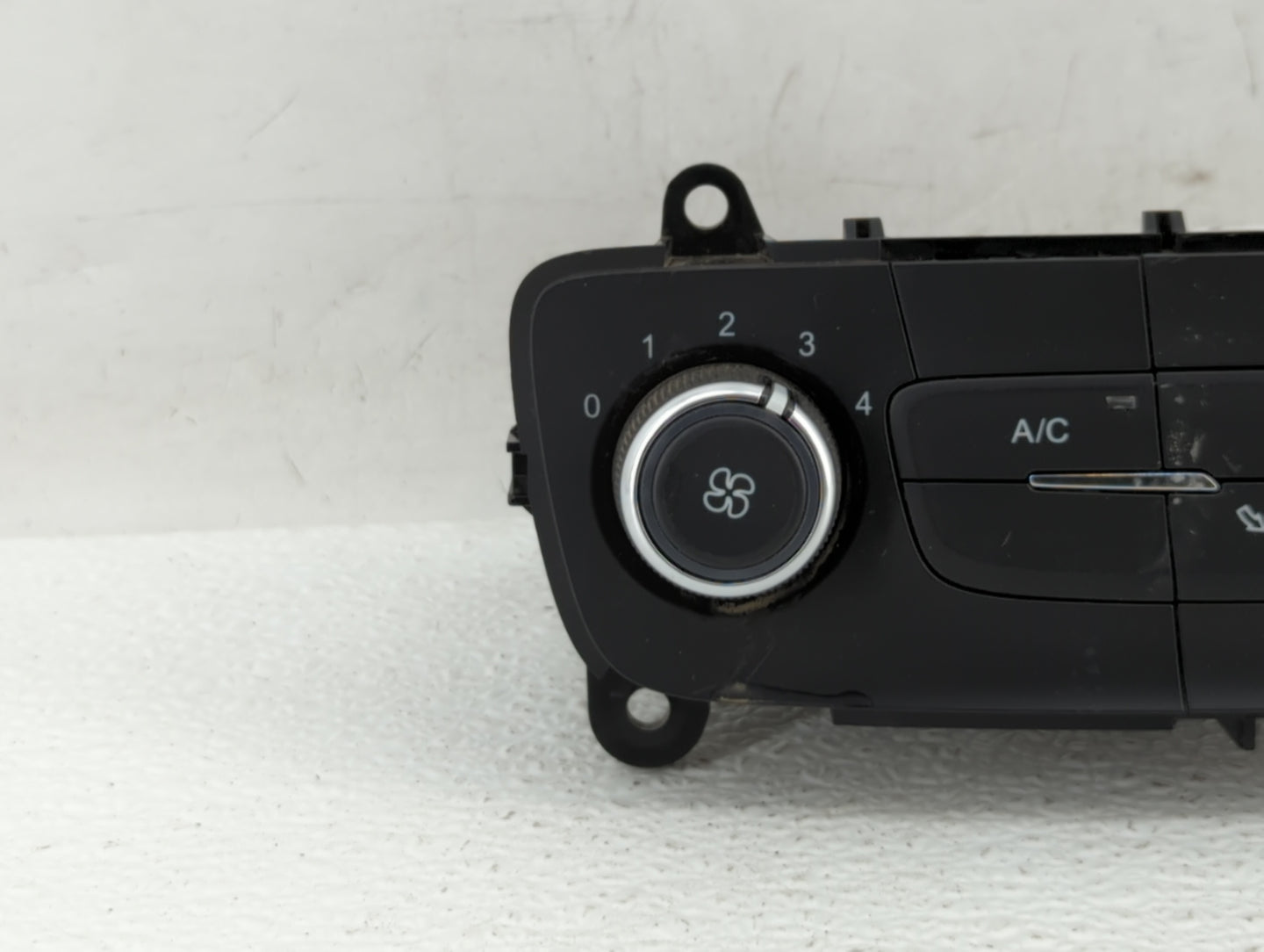 2015-2018 Ford Focus Climate Control Module Temperature AC/Heater Replacement P/N:F1ET-19980-JG F1ET-19980-LJ Fits OEM Used 