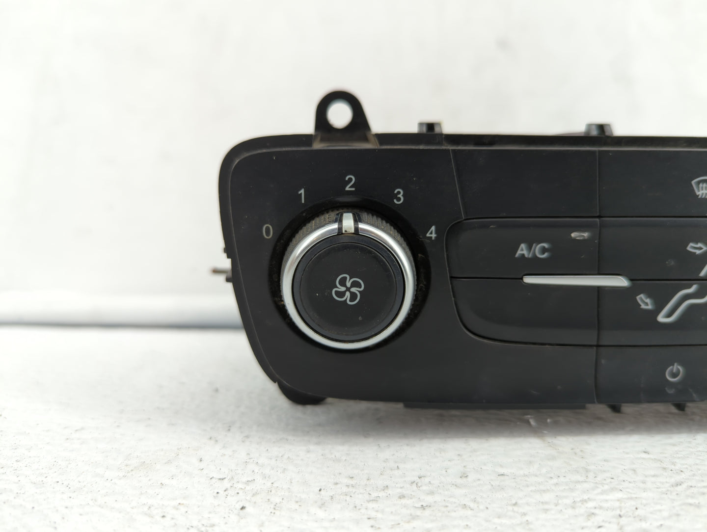 2015-2018 Ford Focus Climate Control Module Temperature AC/Heater Replacement P/N:F1ET-18K811-KD F1ET-18549 Fits OEM Used Au