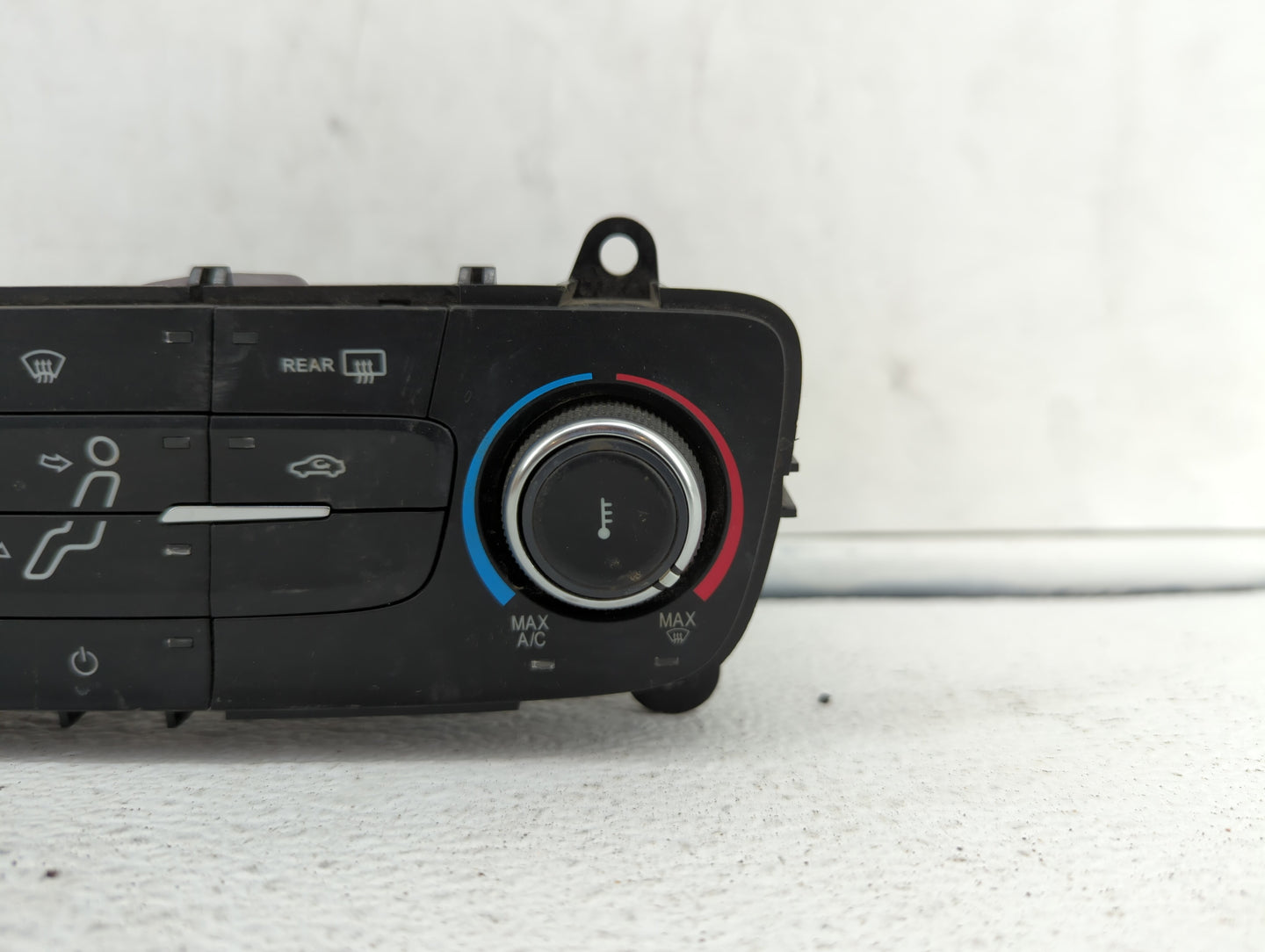 2015-2018 Ford Focus Climate Control Module Temperature AC/Heater Replacement P/N:F1ET-18K811-KD F1ET-18549 Fits OEM Used Au