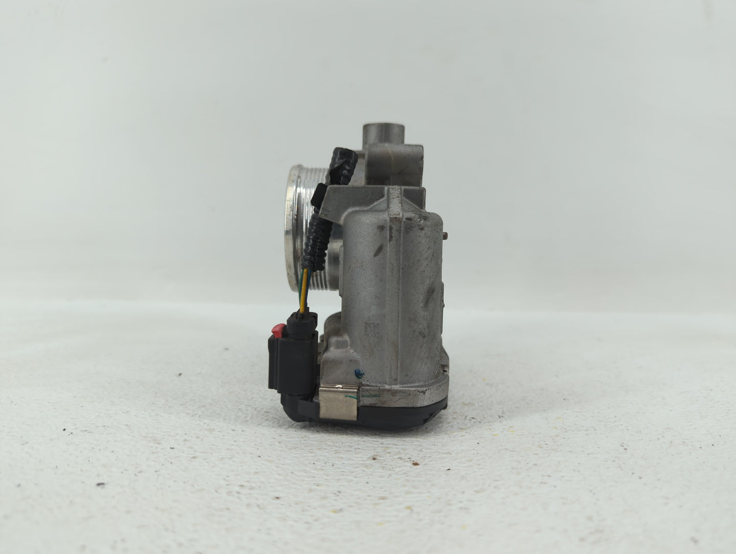 2014-2018 Ford Focus Throttle Body P/N:0 280 750 566 DS7E-9F991-BB Fits Fits 2014 2015 2016 2017 2018 2019 OEM Used Auto Par