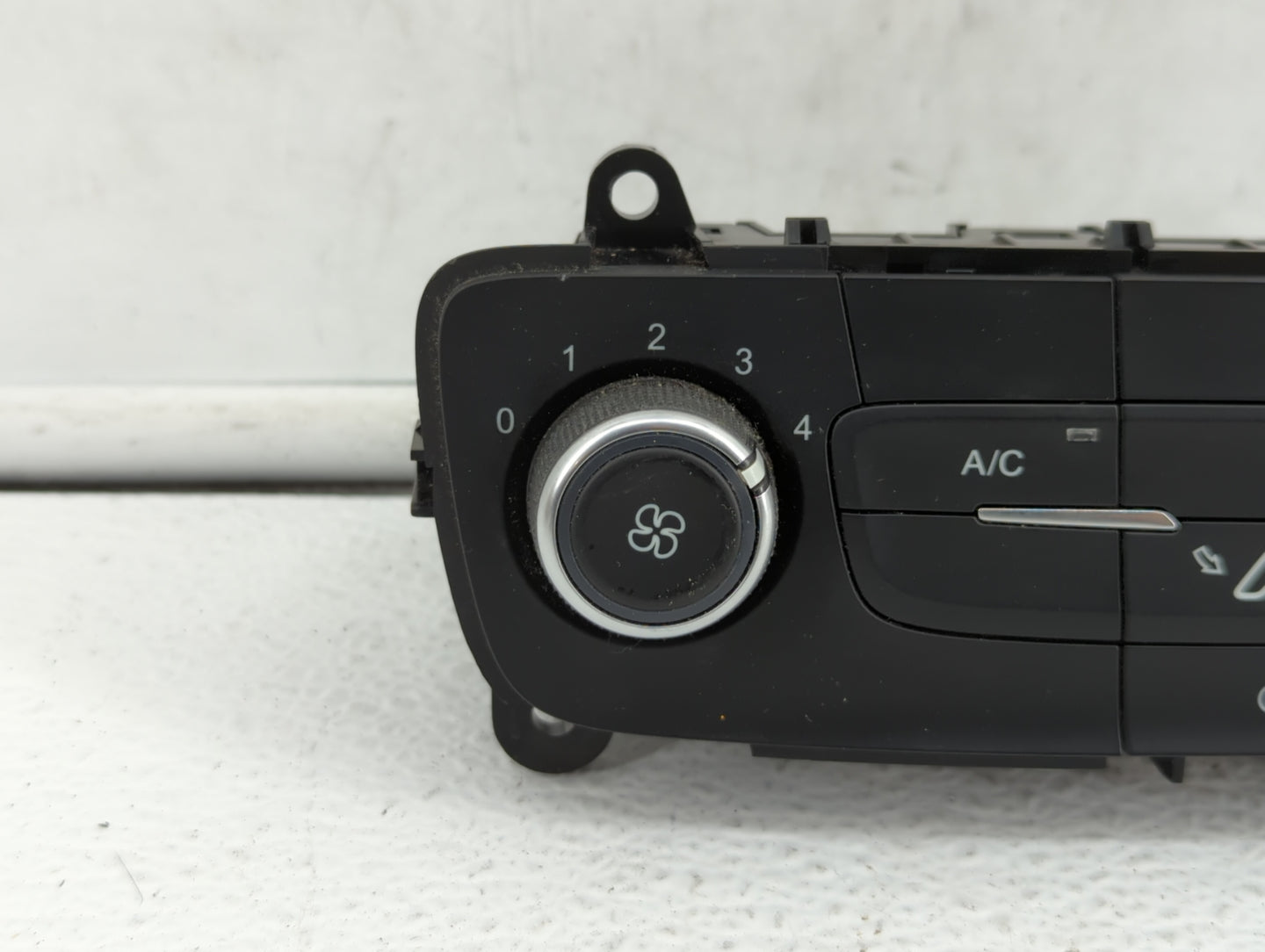 2015-2018 Ford Focus Climate Control Module Temperature AC/Heater Replacement P/N:F1EB-18835-M F1ET-18K811-KD Fits OEM Used 