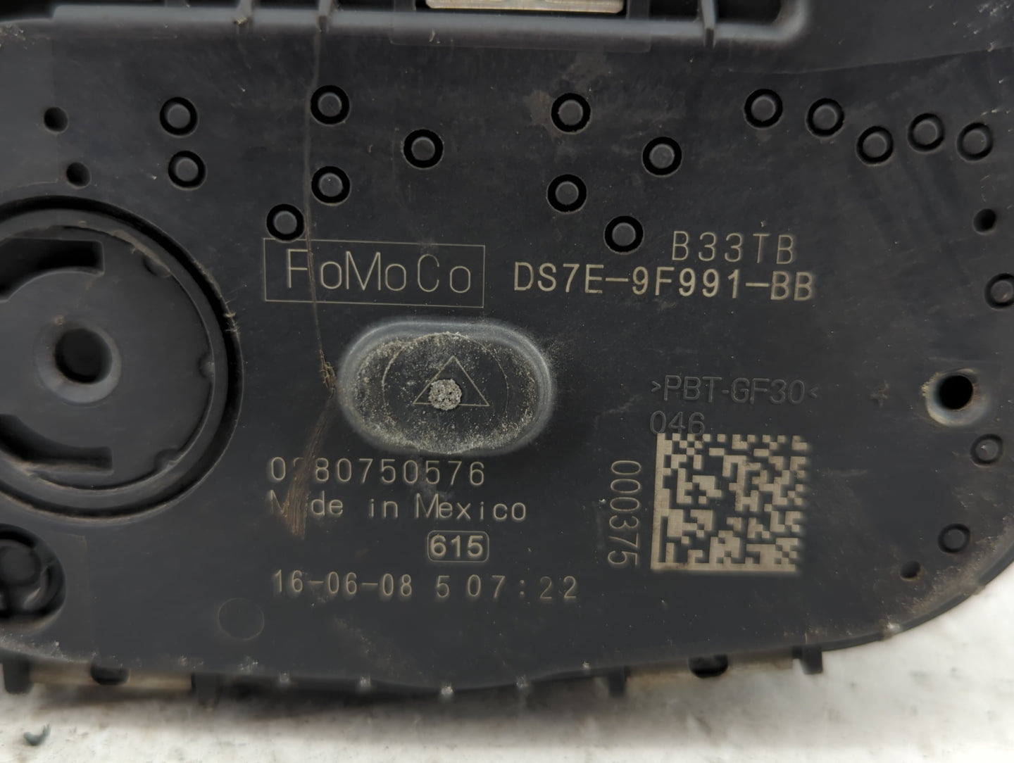 2014-2018 Ford Focus Throttle Body P/N:DS7E-9F991-BB Fits Fits 2014 2015 2016 2017 2018 2019 OEM Used Auto Parts - Oemusedau