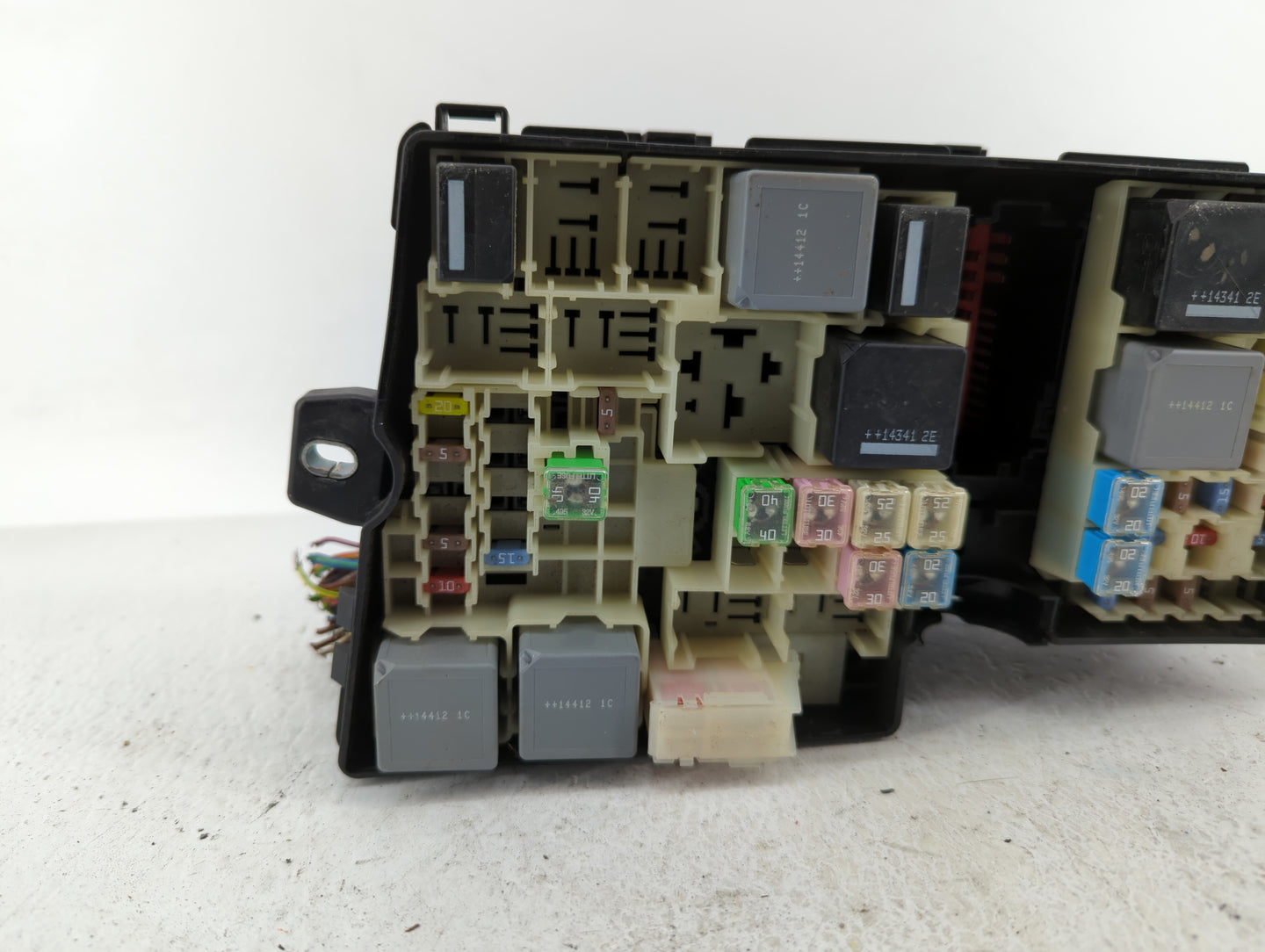 2016 Ford Focus Fusebox Fuse Box Panel Relay Module P/N:AV6T-14A067-AD AV6T-14A076-AB Fits OEM Used Auto Parts - Oemusedauto