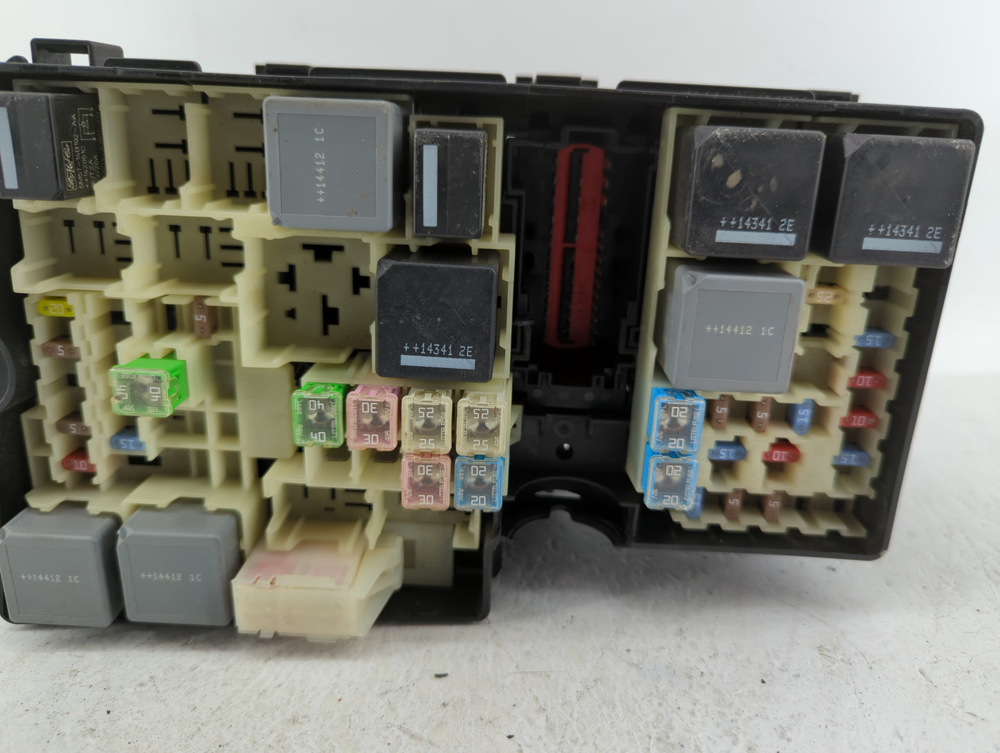 2016 Ford Focus Fusebox Fuse Box Panel Relay Module P/N:AV6T-14A067-AD AV6T-14A076-AB Fits OEM Used Auto Parts - Oemusedauto