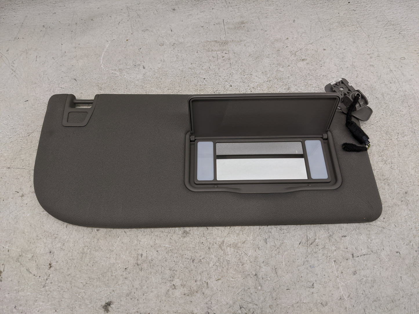 2013-2018 Ford Focus Sun Visor Shade Replacement Passenger Right Mirror Fits Fits 2013 2014 2015 2016 2017 2018 OEM Used Aut