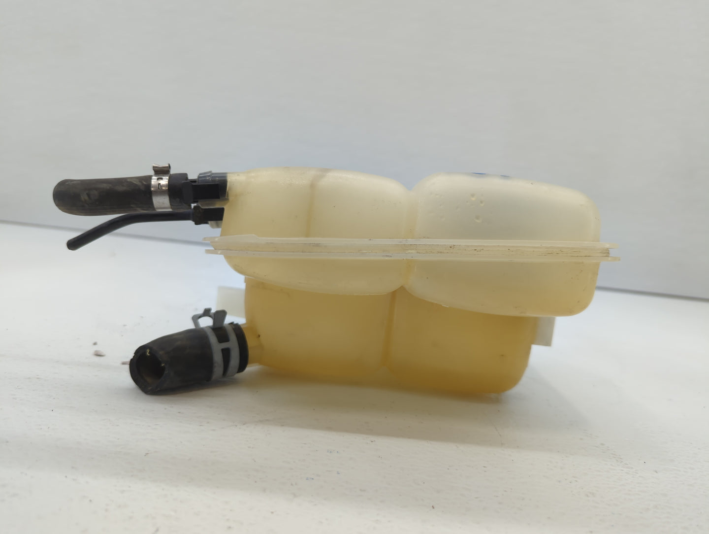 2016 Ford Focus Windshield Washer Fluid Reservoir Bottle Oem - Oemusedautoparts1.com