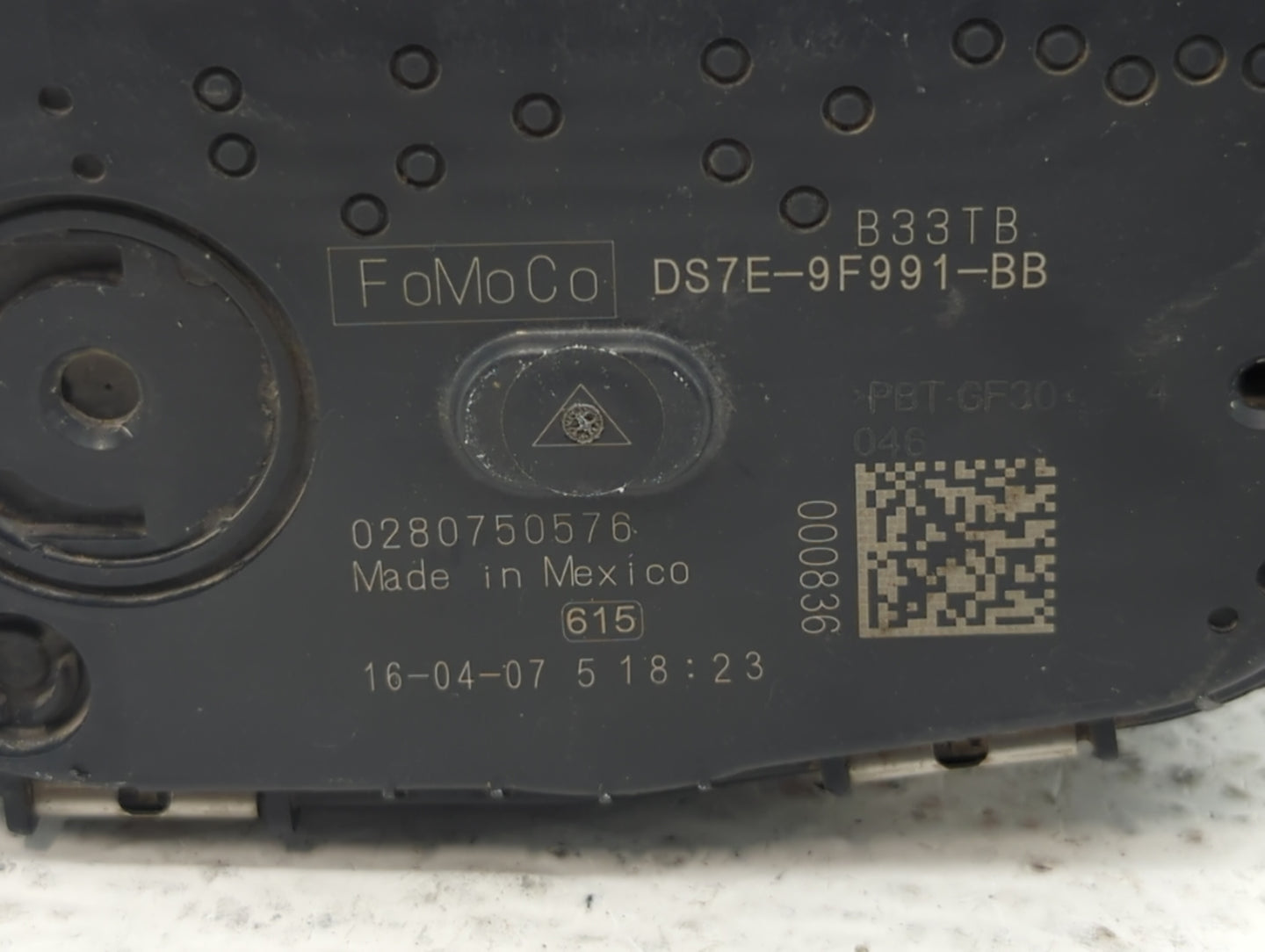 2014-2018 Ford Focus Throttle Body P/N:DS7E-9F991-BB DS7E-9F991-BD Fits Fits 2014 2015 2016 2017 2018 2019 2020 2021 2022 OE