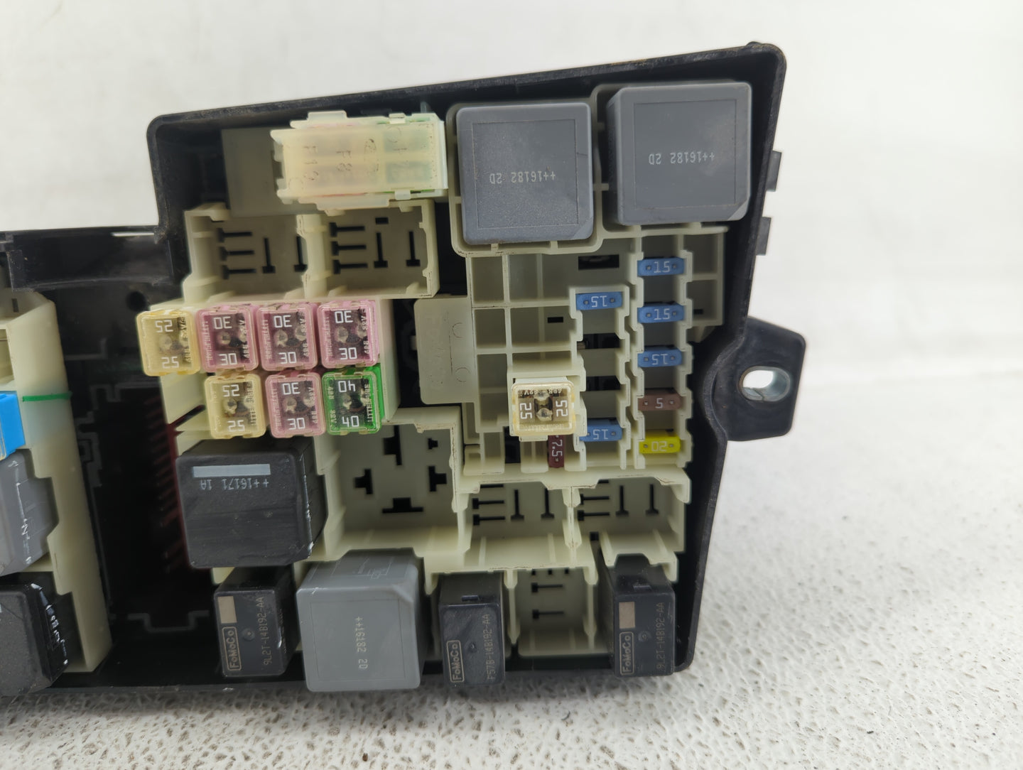 2016 Ford Focus Fusebox Fuse Box Panel Relay Module P/N:AV6T-14A067-AD AV6T-14A076-AB Fits OEM Used Auto Parts - Oemusedauto
