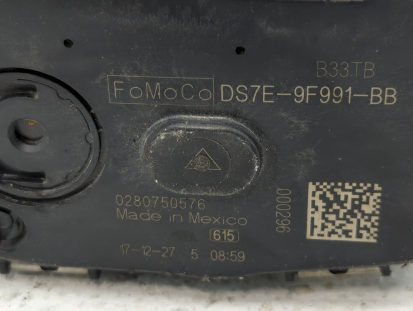 2014-2018 Ford Focus Throttle Body P/N:DS7E-9F991-BB Fits Fits 2014 2015 2016 2017 2018 2019 2020 2021 2022 OEM Used Auto Pa