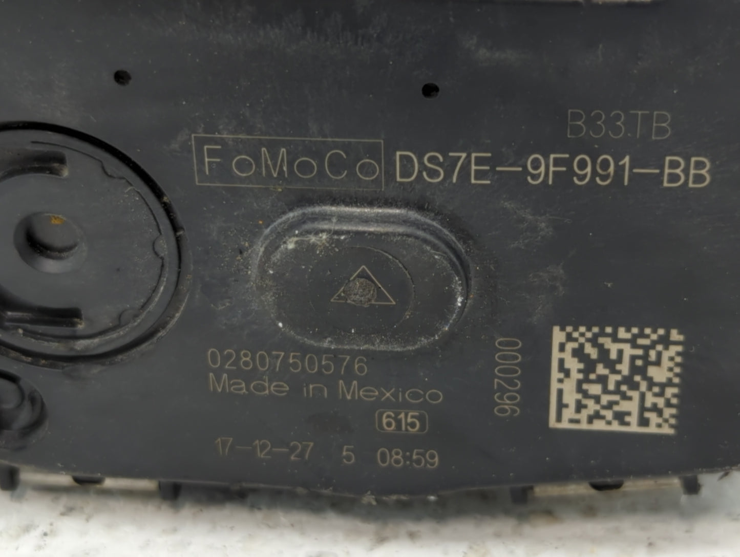 2014-2018 Ford Focus Throttle Body P/N:DS7E-9F991-BB Fits Fits 2014 2015 2016 2017 2018 2019 2020 2021 2022 OEM Used Auto Pa