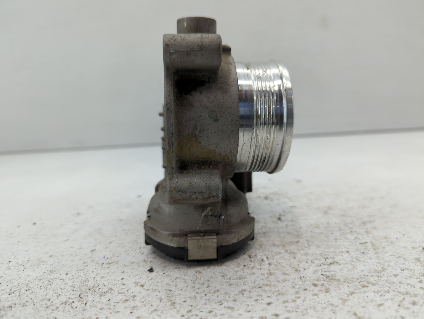 2014-2018 Ford Focus Throttle Body P/N:DS7E-9F991-BB Fits Fits 2014 2015 2016 2017 2018 2019 2020 2021 2022 OEM Used Auto Pa