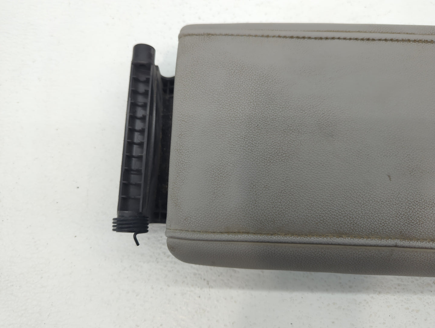 2016 Ford Focus Center Console Armrest Cover Lid Grey - Oemusedautoparts1.com