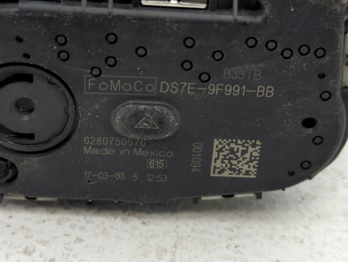 2014-2018 Ford Focus Throttle Body P/N:DS7E-9F991-BB Fits Fits 2014 2015 2016 2017 2018 2019 2020 2021 2022 OEM Used Auto Pa