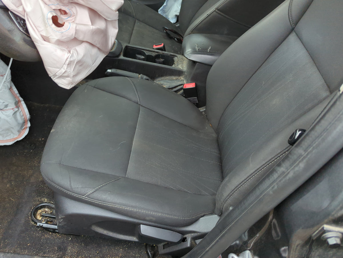 2015-2018 Ford Focus Driver Front Seat Oem 5013271 - Oemusedautoparts1.com