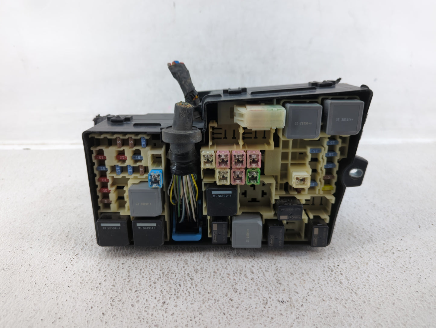 2016 Ford Focus Fusebox Fuse Box Panel Relay Module P/N:AV6T-14A067-AD AV6T-14A076-AB Fits OEM Used Auto Parts - Oemusedauto