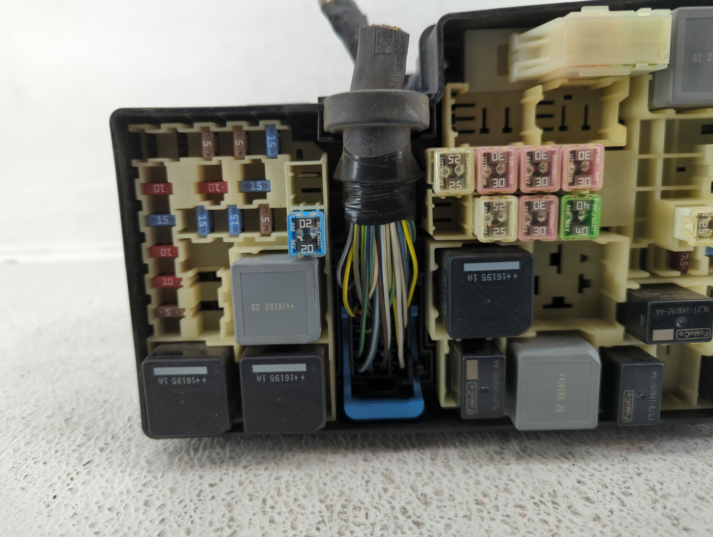 2016 Ford Focus Fusebox Fuse Box Panel Relay Module P/N:AV6T-14A067-AD AV6T-14A076-AB Fits OEM Used Auto Parts - Oemusedauto