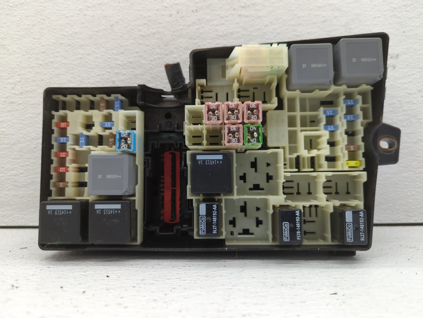 2015 Ford Focus Fusebox Fuse Box Panel Relay Module P/N:AV6T-14A142-AB Fits OEM Used Auto Parts - Oemusedautoparts1.com
