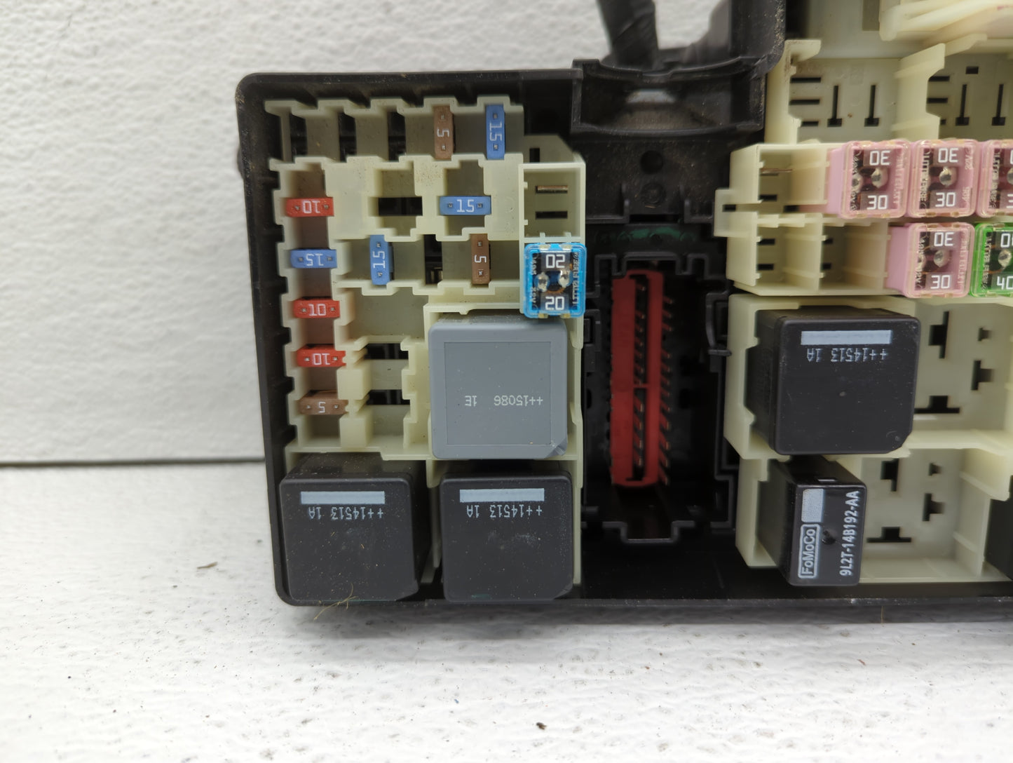 2015 Ford Focus Fusebox Fuse Box Panel Relay Module P/N:AV6T-14A142-AB Fits OEM Used Auto Parts - Oemusedautoparts1.com