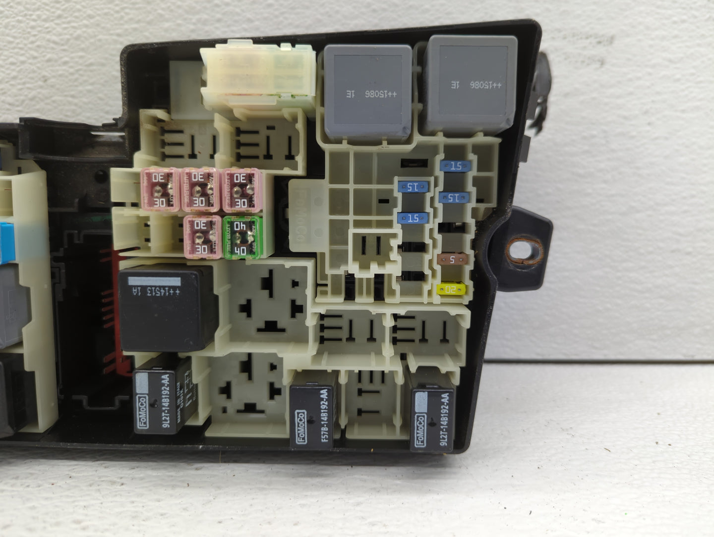 2015 Ford Focus Fusebox Fuse Box Panel Relay Module P/N:AV6T-14A142-AB Fits OEM Used Auto Parts - Oemusedautoparts1.com