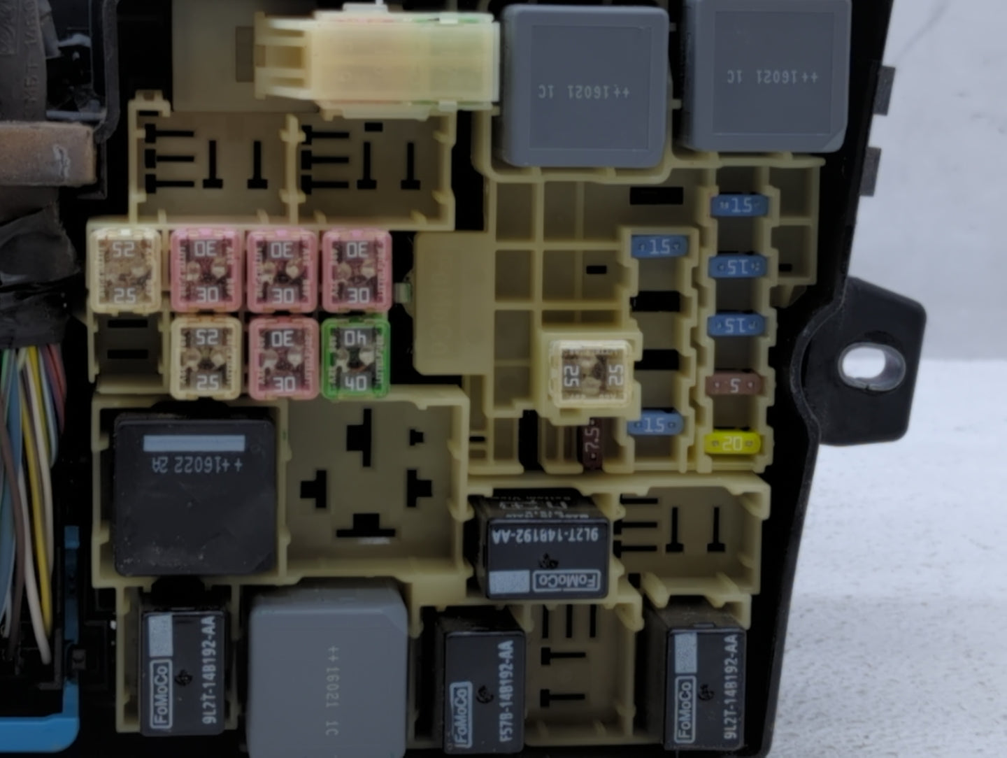 2016 Ford Focus Fusebox Fuse Box Panel Relay Module P/N:AV6T-14A142-AB AV6T-14A067-AD, AV6T-14A076-AB Fits OEM Used Auto Par