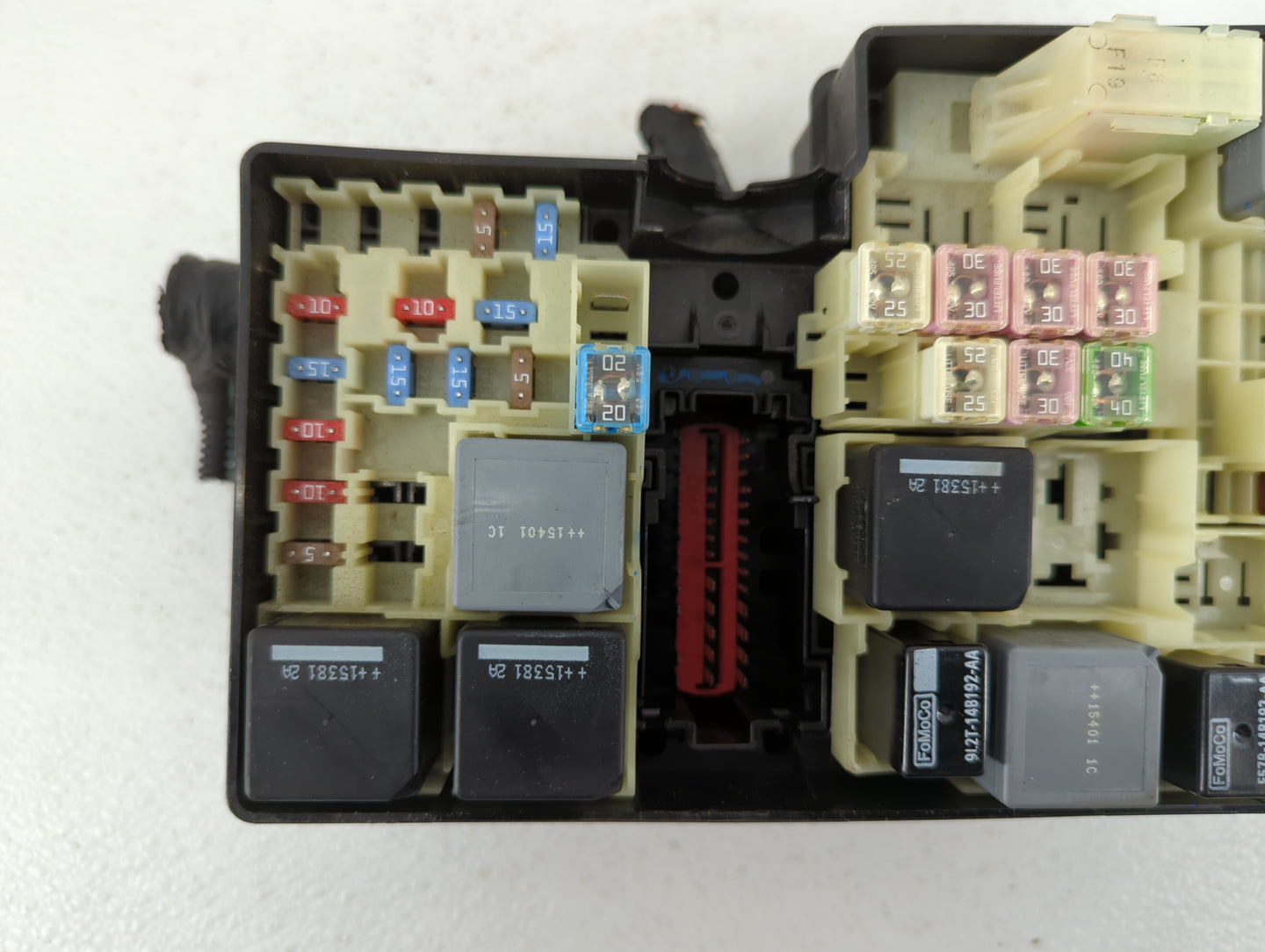 2016 Ford Focus Fusebox Fuse Box Panel Relay Module P/N:AV6T-14A067-AD AV6T-14A142-AB, AV6T-14A076-AB Fits OEM Used Auto Par