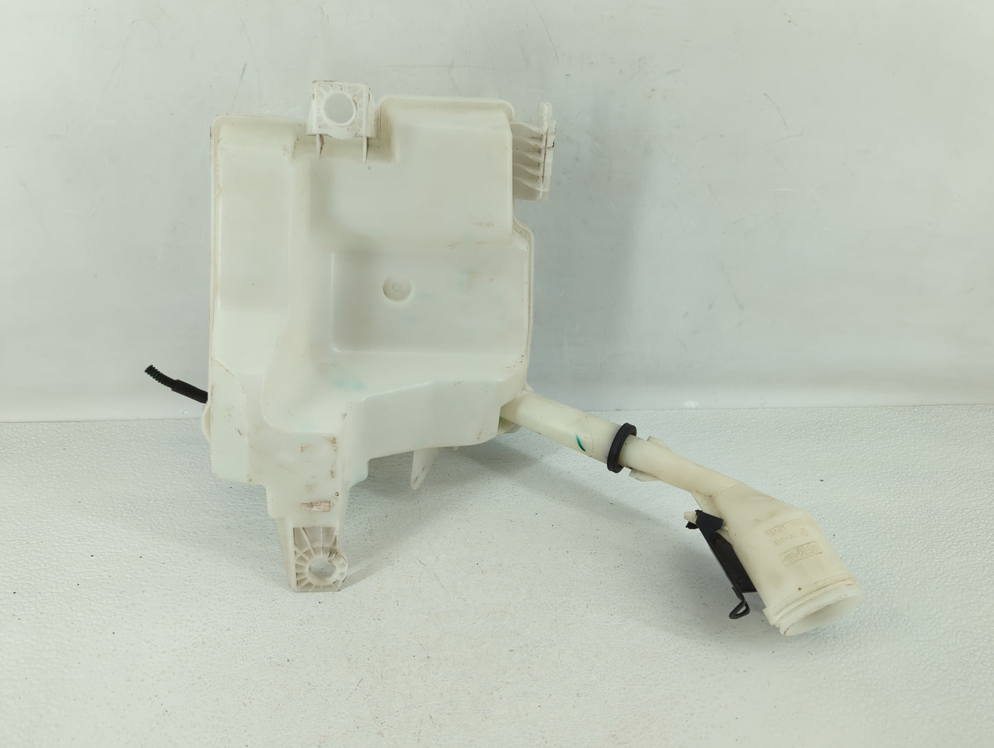 2012-2018 Ford Focus Windshield Washer Fluid Reservoir Bottle Oem - Oemusedautoparts1.com