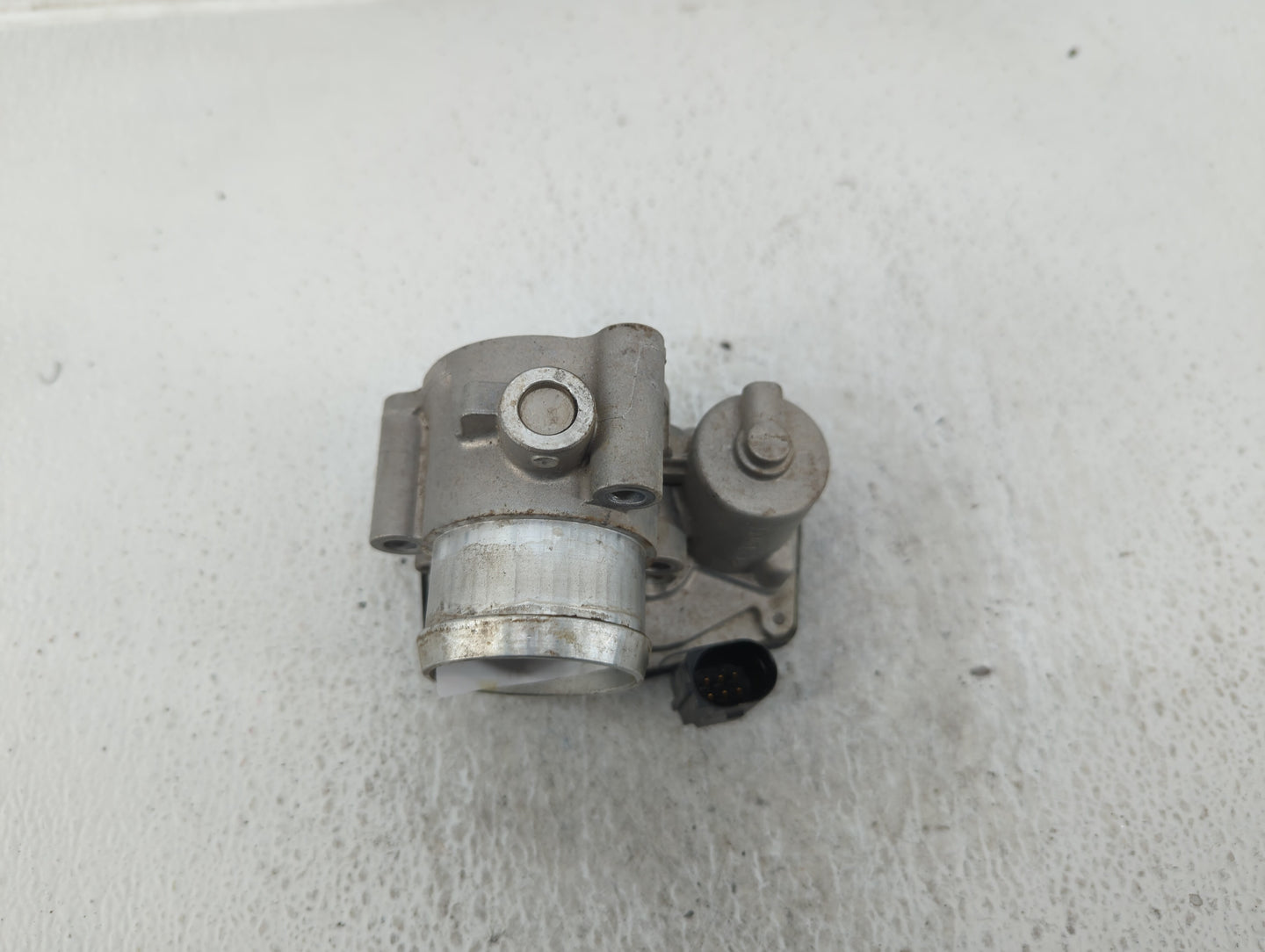 2015-2018 Ford Focus Throttle Body P/N:CM5G-9F991-FC B16 144 0006 Fits Fits 2014 2015 2016 2017 2018 OEM Used Auto Parts - O