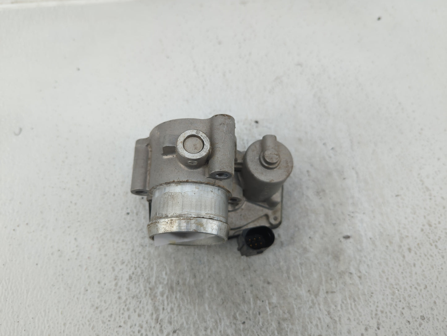 2015-2018 Ford Focus Throttle Body P/N:CM5G-9F991-FC B16 144 0006 Fits Fits 2014 2015 2016 2017 2018 OEM Used Auto Parts - O