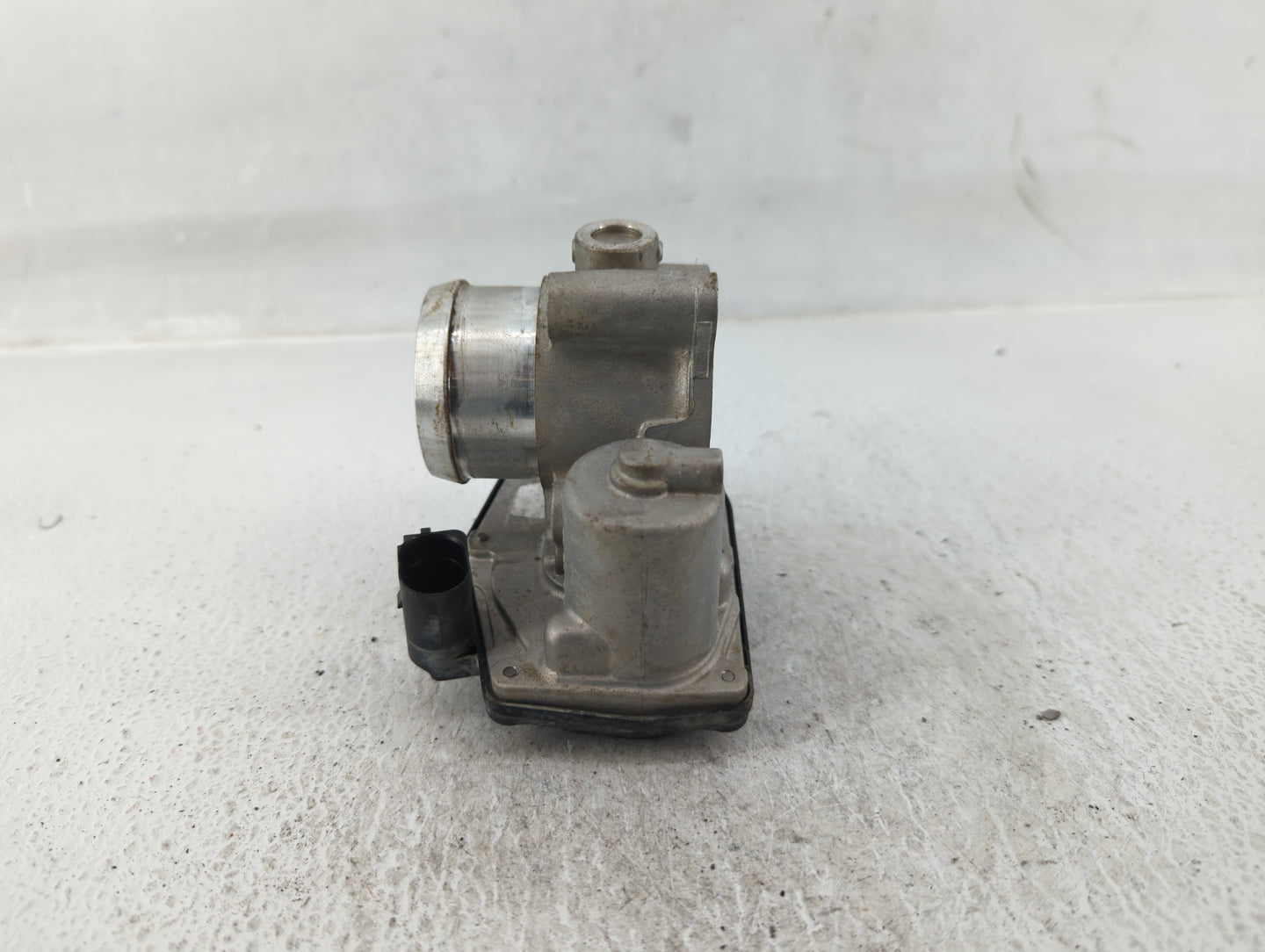 2015-2018 Ford Focus Throttle Body P/N:CM5G-9F991-FC B16 144 0006 Fits Fits 2014 2015 2016 2017 2018 OEM Used Auto Parts - O