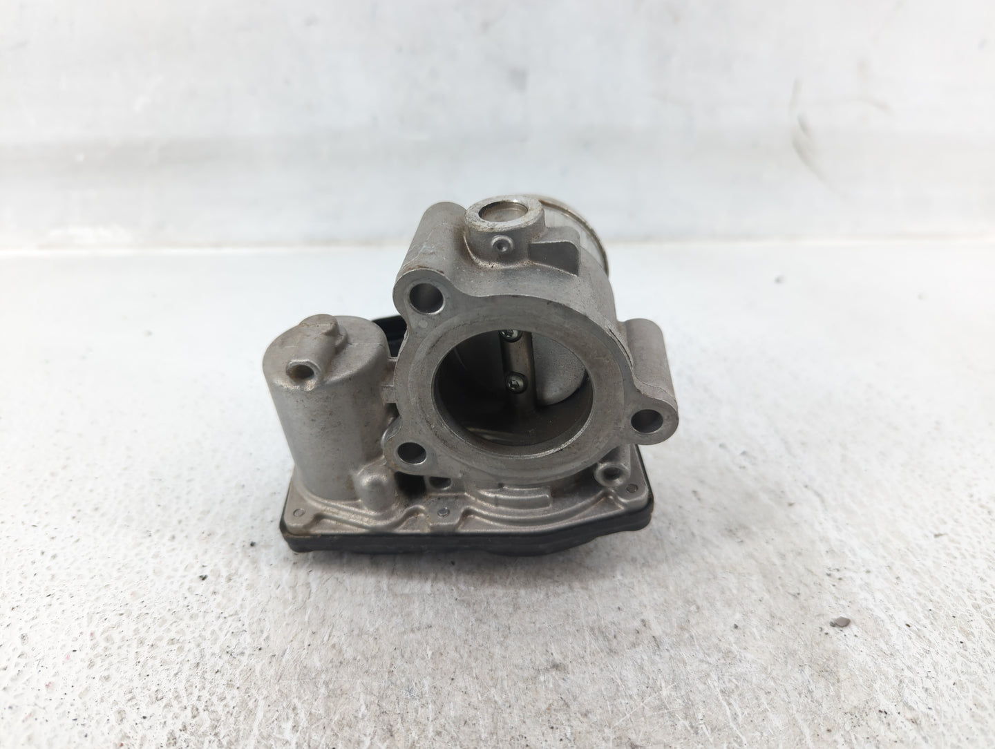 2015-2018 Ford Focus Throttle Body P/N:CM5G-9F991-FC B16 144 0006 Fits Fits 2014 2015 2016 2017 2018 OEM Used Auto Parts - O