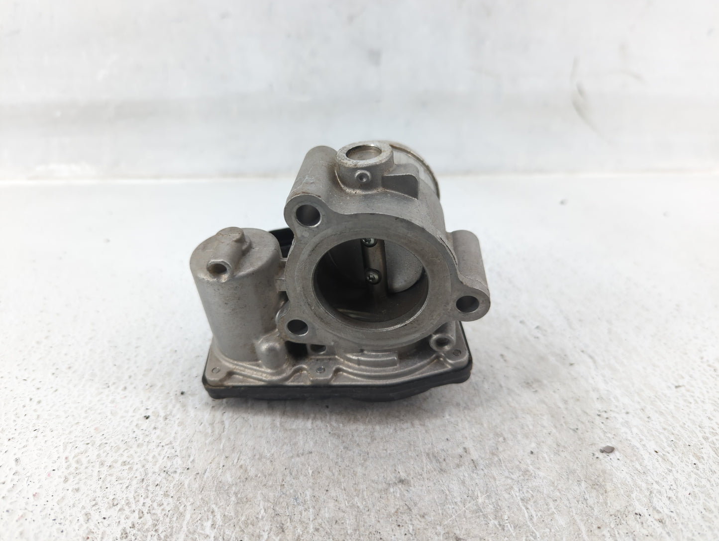 2015-2018 Ford Focus Throttle Body P/N:CM5G-9F991-FC B16 144 0006 Fits Fits 2014 2015 2016 2017 2018 OEM Used Auto Parts - O