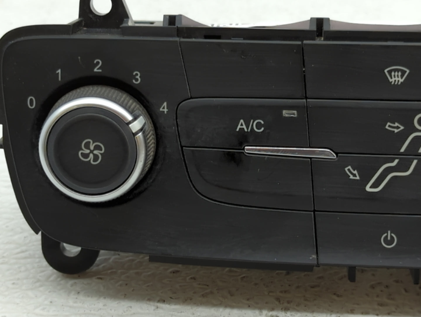 2015-2018 Ford Focus Climate Control Module Temperature AC/Heater Replacement P/N:18549 19980 F1ET-19980-JG Fits OEM Used Au