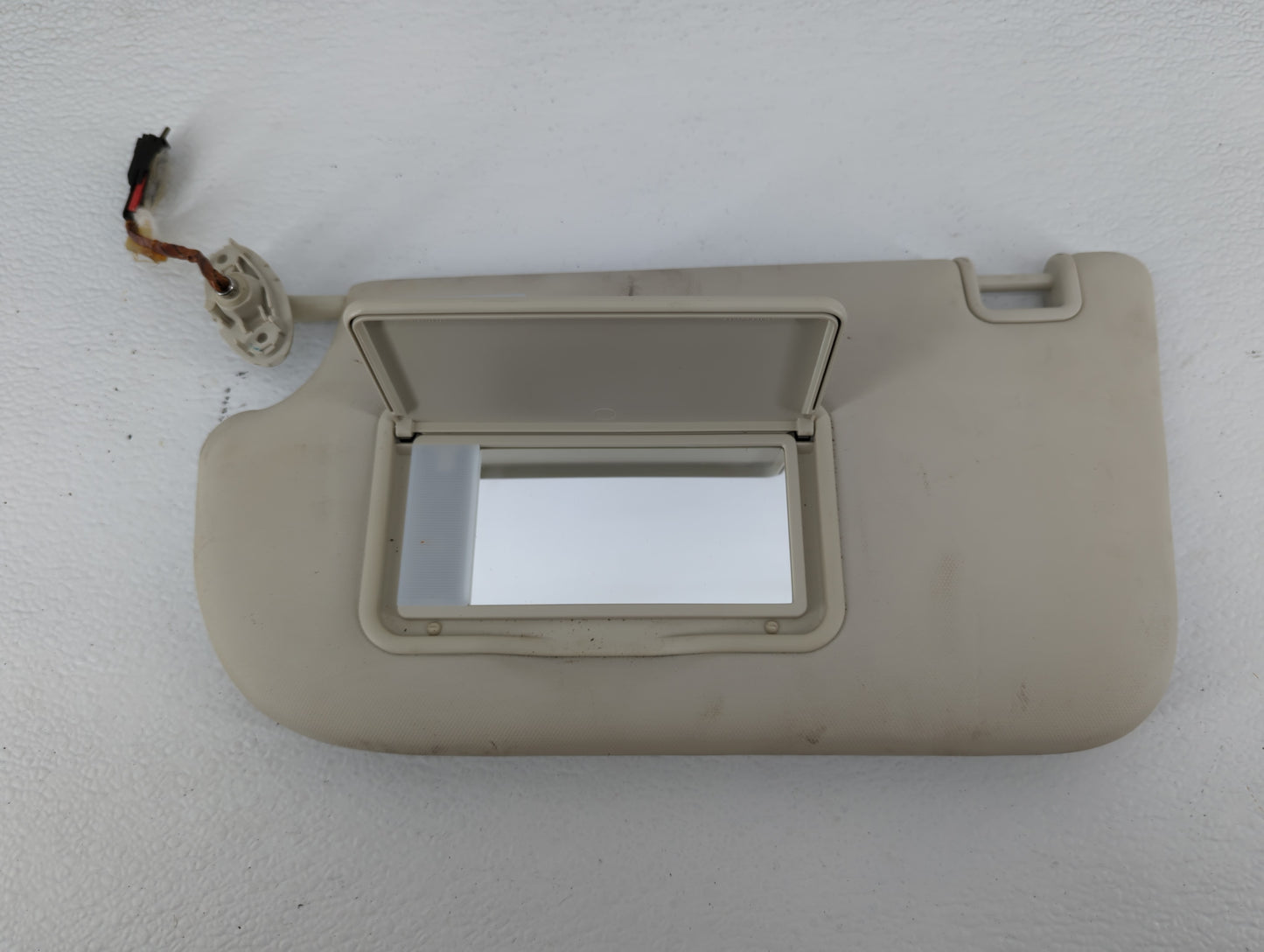 2013-2018 Ford Focus Sun Visor Shade Replacement Passenger Right Mirror Fits Fits 2013 2014 2015 2016 2017 2018 OEM Used Aut