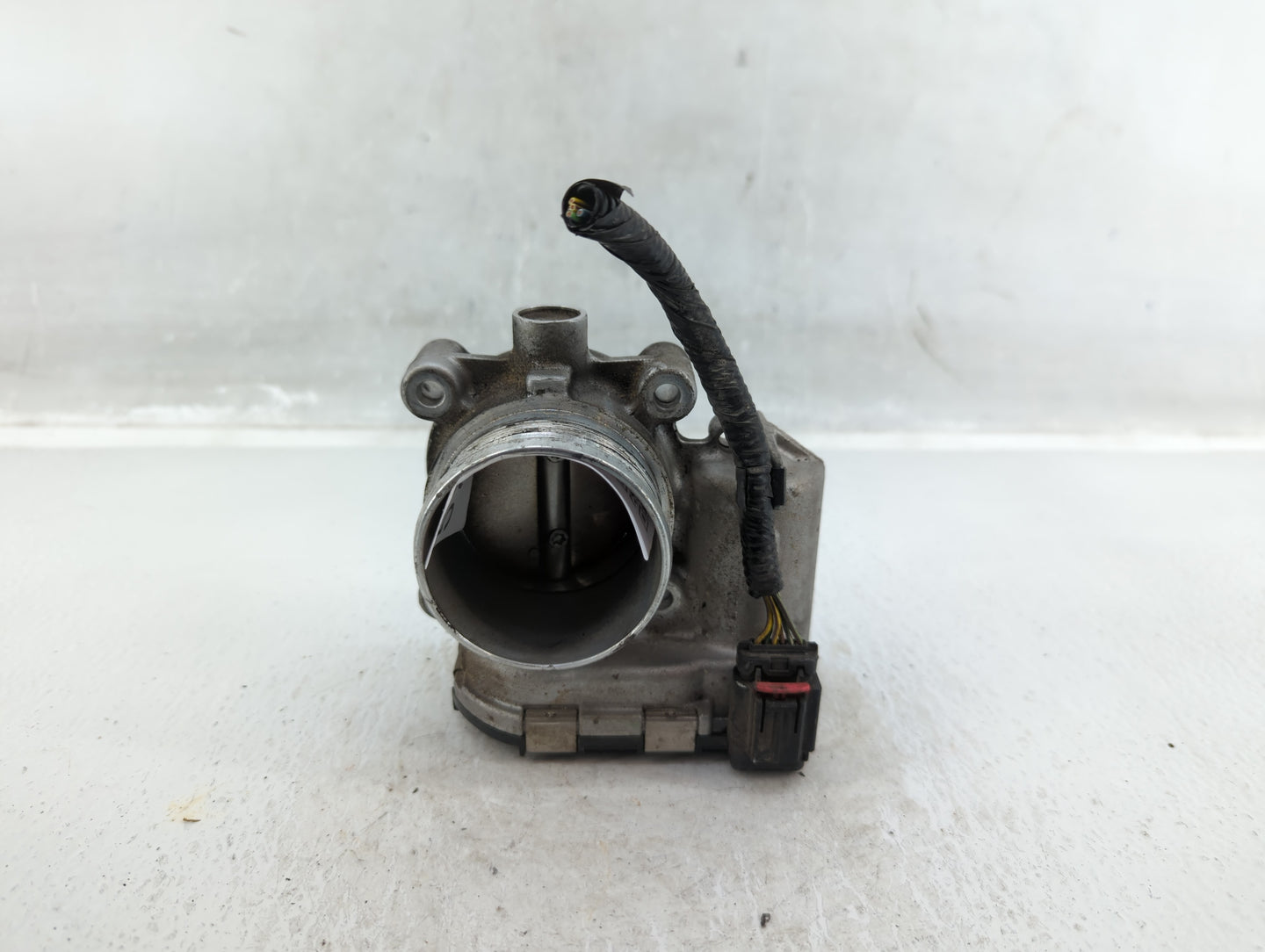 2014-2018 Ford Focus Throttle Body P/N:DS7E-9F991-BB Fits Fits 2014 2015 2016 2017 2018 2019 2020 2021 2022 OEM Used Auto Pa