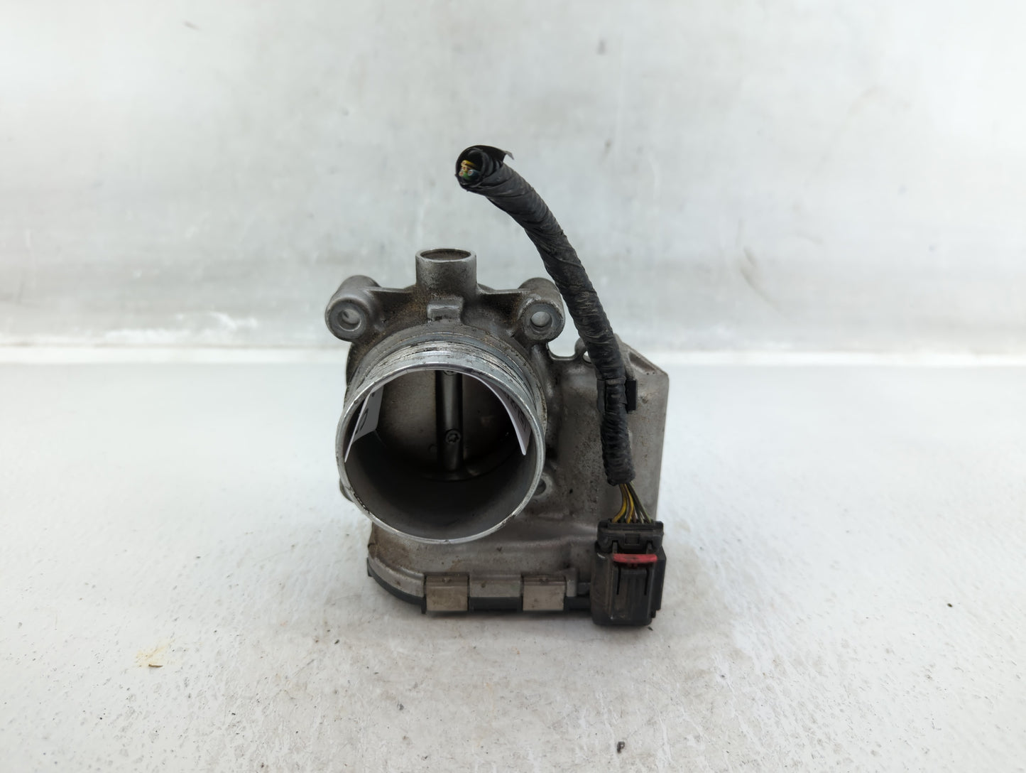 2014-2018 Ford Focus Throttle Body P/N:DS7E-9F991-BB Fits Fits 2014 2015 2016 2017 2018 2019 2020 2021 2022 OEM Used Auto Pa