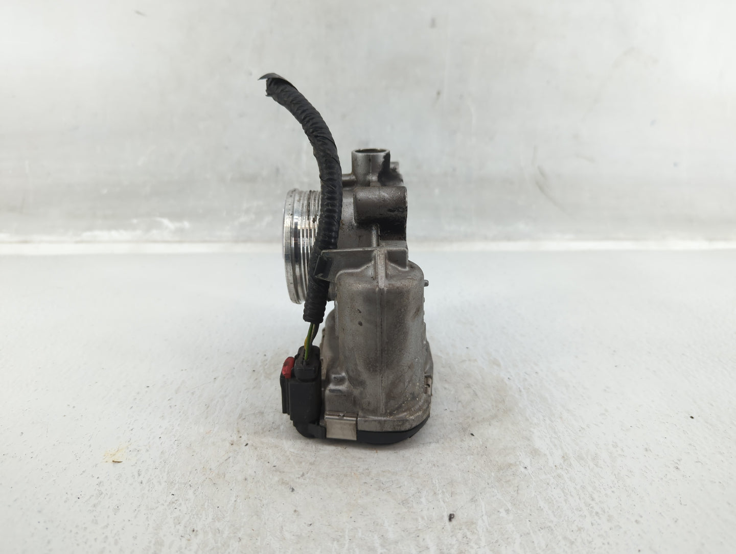 2014-2018 Ford Focus Throttle Body P/N:DS7E-9F991-BB Fits Fits 2014 2015 2016 2017 2018 2019 2020 2021 2022 OEM Used Auto Pa