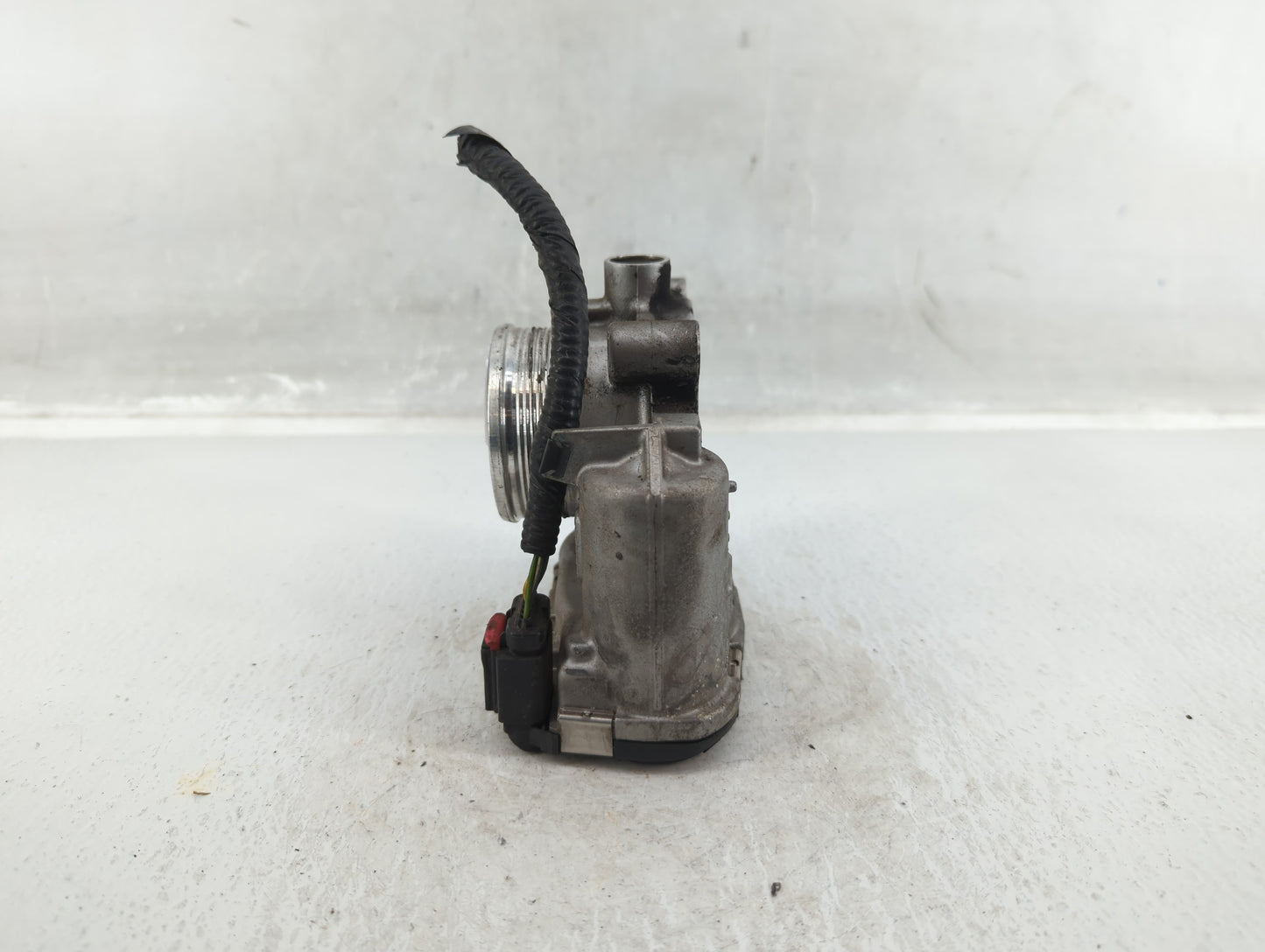 2014-2018 Ford Focus Throttle Body P/N:DS7E-9F991-BB Fits Fits 2014 2015 2016 2017 2018 2019 2020 2021 2022 OEM Used Auto Pa