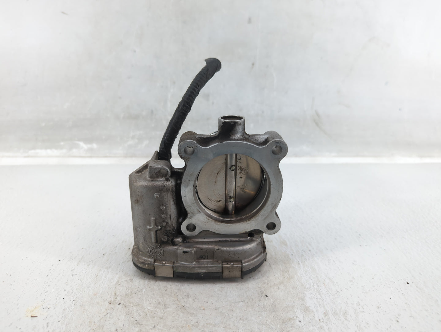 2014-2018 Ford Focus Throttle Body P/N:DS7E-9F991-BB Fits Fits 2014 2015 2016 2017 2018 2019 2020 2021 2022 OEM Used Auto Pa