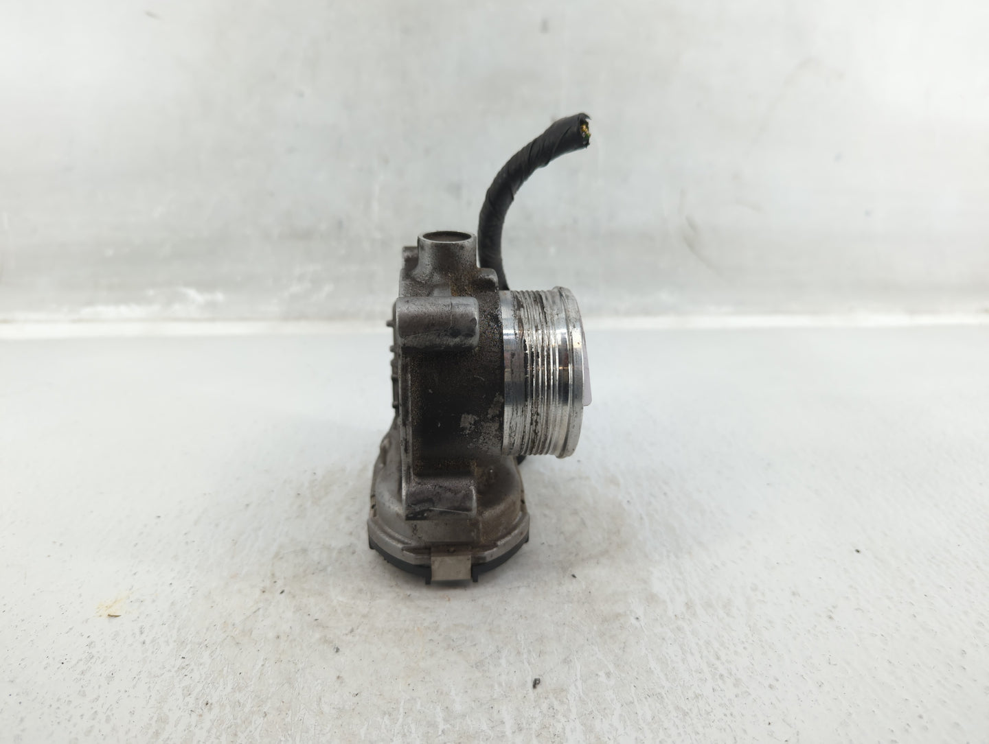 2014-2018 Ford Focus Throttle Body P/N:DS7E-9F991-BB Fits Fits 2014 2015 2016 2017 2018 2019 2020 2021 2022 OEM Used Auto Pa