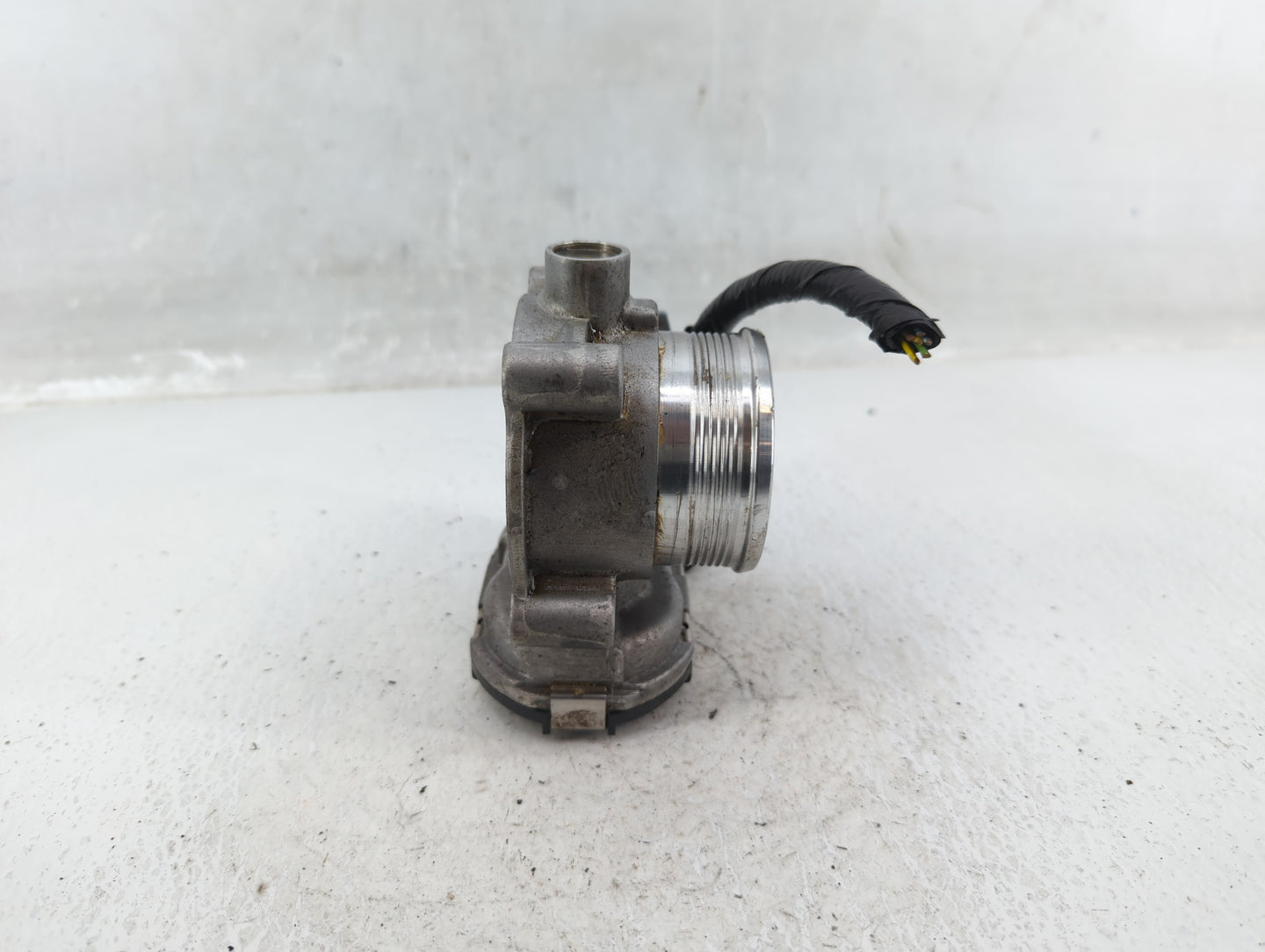 2014-2018 Ford Focus Throttle Body P/N:DS7E-9F991-BB Fits Fits 2014 2015 2016 2017 2018 2019 2020 2021 2022 OEM Used Auto Pa