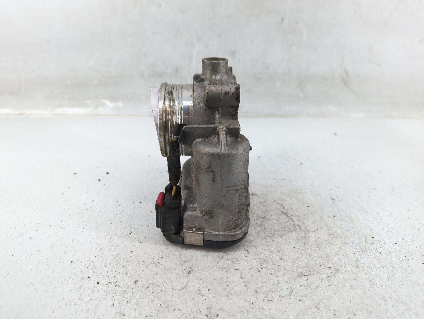 2014-2018 Ford Focus Throttle Body P/N:DS7E-9F991-BB Fits Fits 2014 2015 2016 2017 2018 2019 2020 2021 2022 OEM Used Auto Pa