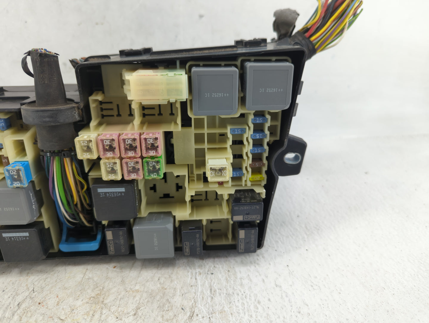2016 Ford Focus Fusebox Fuse Box Panel Relay Module P/N:E02345500 Fits OEM Used Auto Parts - Oemusedautoparts1.com