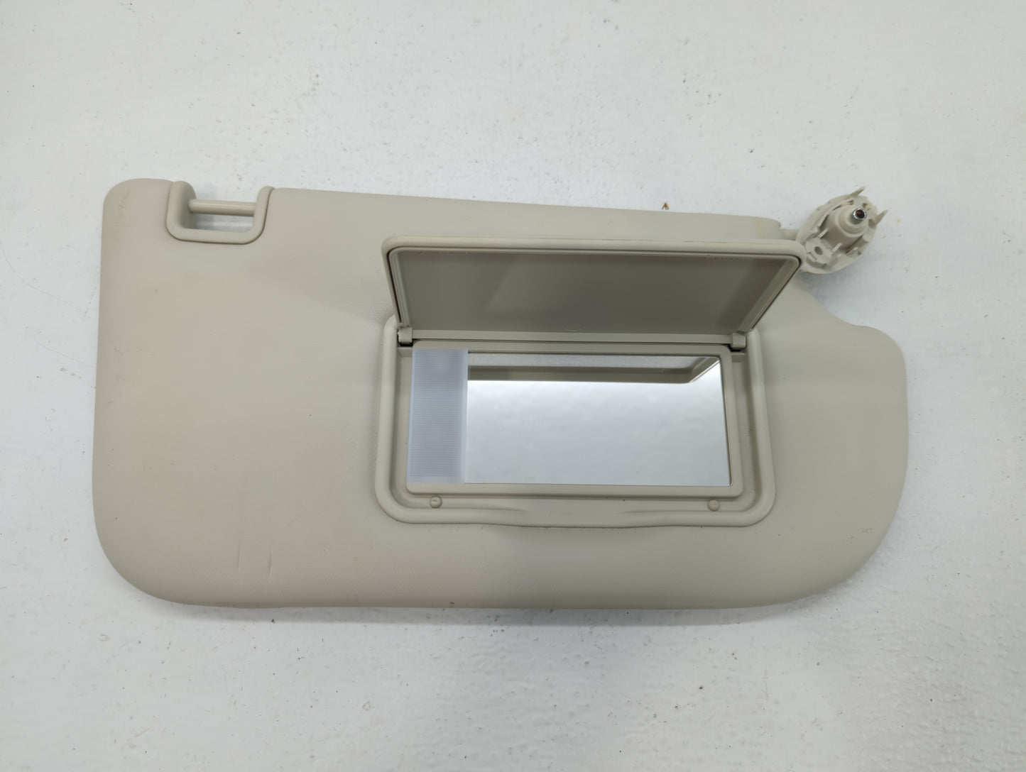 2013-2018 Ford Focus Sun Visor Shade Replacement Passenger Right Mirror Fits Fits 2013 2014 2015 2016 2017 2018 OEM Used Aut