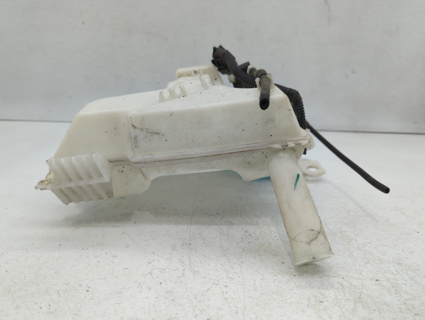 2012-2018 Ford Focus Windshield Washer Fluid Reservoir Bottle 622932 - Oemusedautoparts1.com