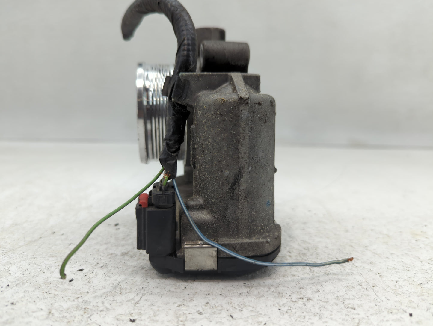 2014-2018 Ford Focus Throttle Body P/N:DS7E -9F991-BB Fits Fits 2014 2015 2016 2017 2018 2019 2020 2021 2022 OEM Used Auto P