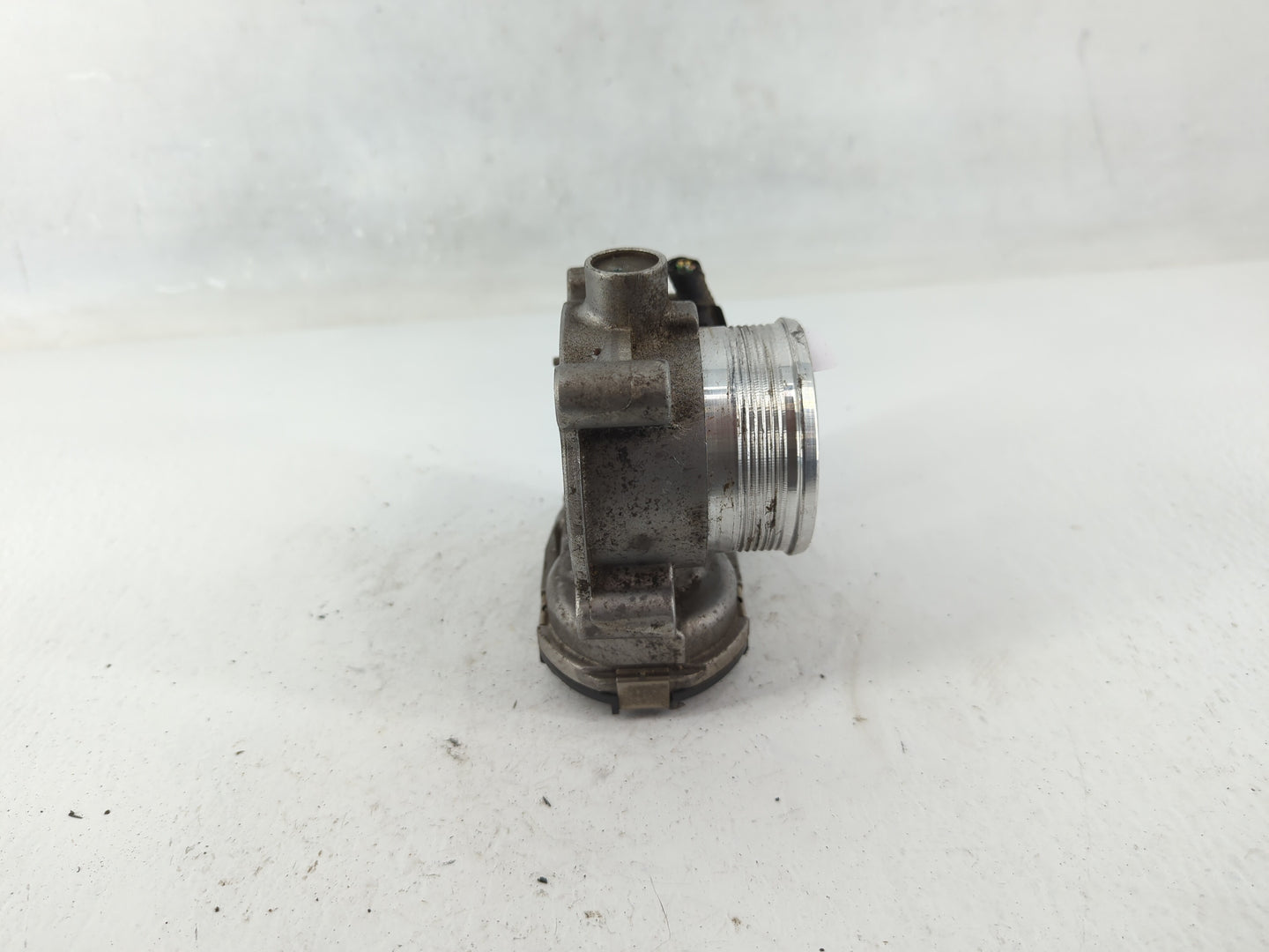 2015-2018 Ford Focus Throttle Body P/N:DS7E-9F991-BB Fits Fits 2014 2015 2016 2017 2018 OEM Used Auto Parts - Oemusedautopar