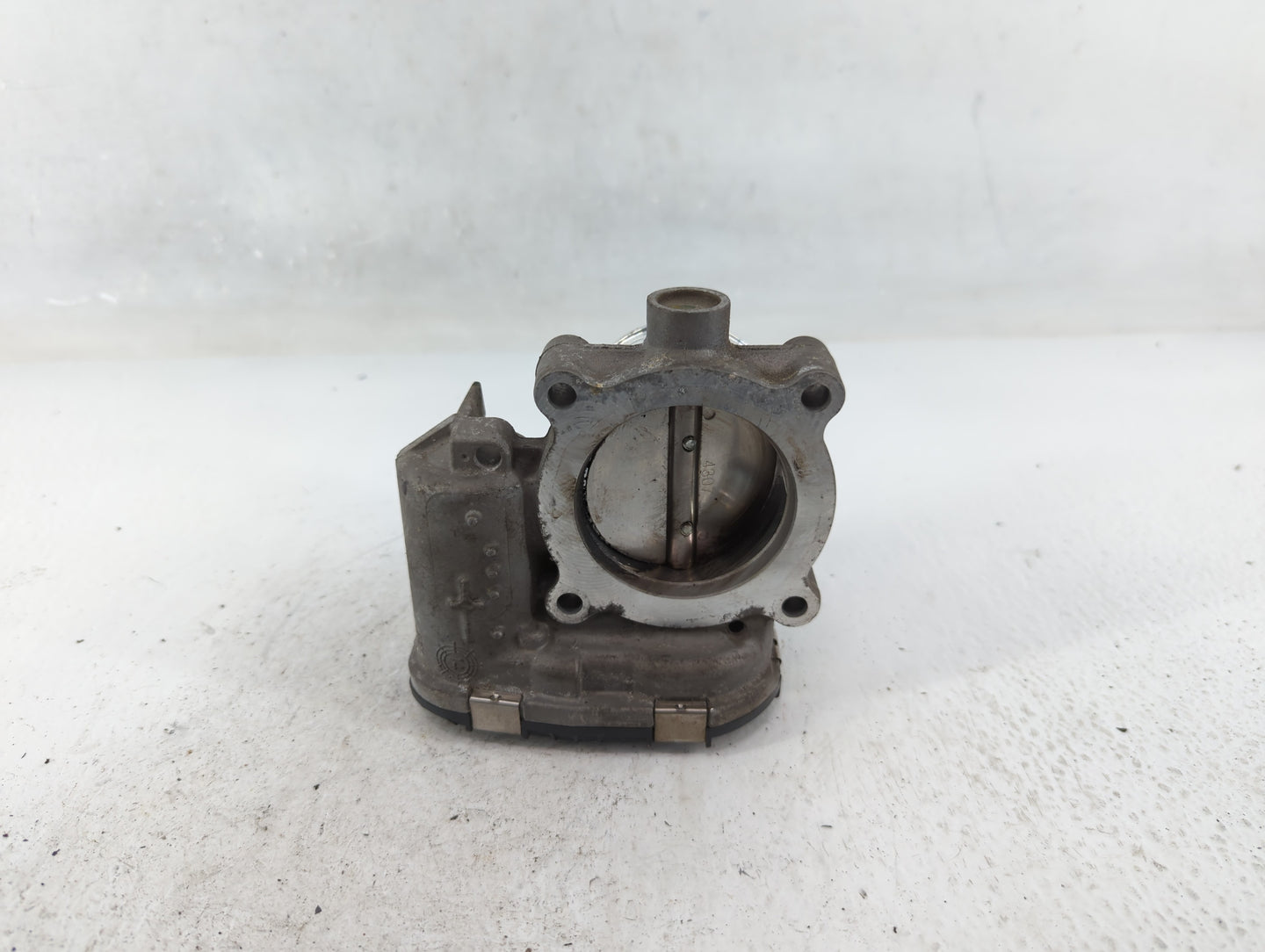 2014-2018 Ford Focus Throttle Body P/N:DS7E-9F991-BB Fits Fits 2014 2015 2016 2017 2018 2019 2020 2021 2022 OEM Used Auto Pa