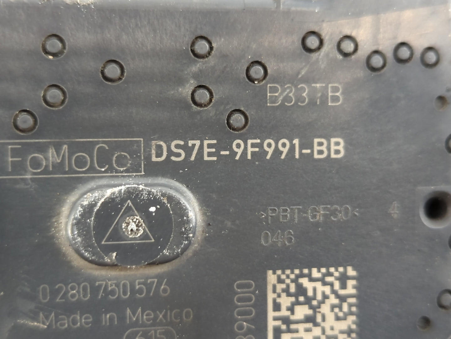 2014-2018 Ford Focus Throttle Body P/N:DS7E-9F991-BB Fits Fits 2014 2015 2016 2017 2018 2019 2020 2021 2022 OEM Used Auto Pa